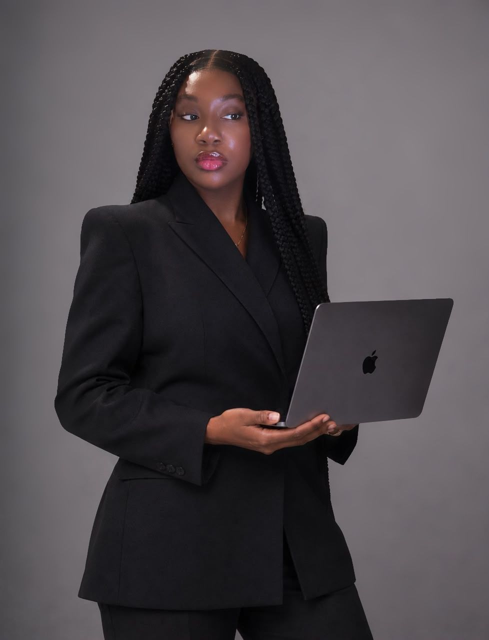 Fatoumata Diarietou Ndiaye avec son ordinateur